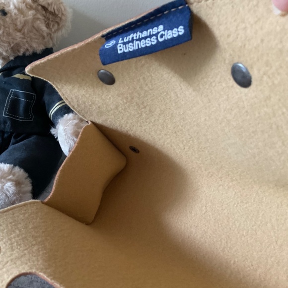Bundle of Turkish Airlines Plush Pilot & New Lufthansa Business Amenity Kit ✈️ - Picture 3 of 9